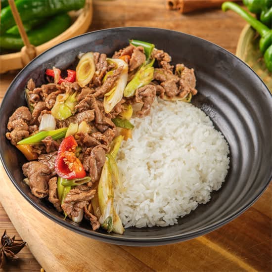 大葱火爆嫩牛盖码饭 Leek Fry Sliced Beef Loin GAIMA Rice Bowl